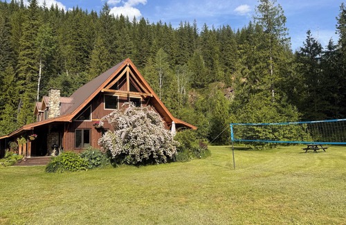 Revelstoke Casa | Ski Lodge on acreage close to RMR. Pet friendly!