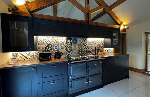 Winewall Cabina | Ski lodge style chalet with hot tub and sauna