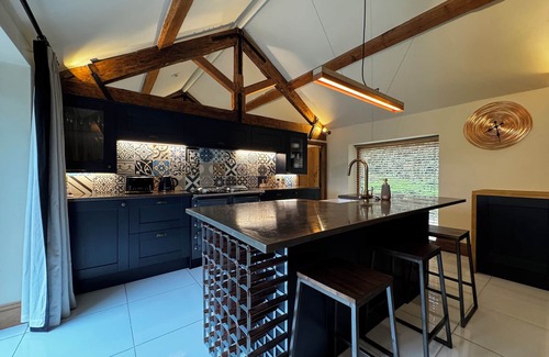 Winewall Cabina | Ski lodge style chalet with hot tub and sauna
