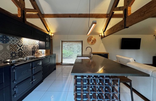 Winewall Cabina | Ski lodge style chalet with hot tub and sauna