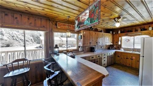 Red River Casa | Ski Lope Lodge - Fireplace - Washer - Dryer - Gas Grill
