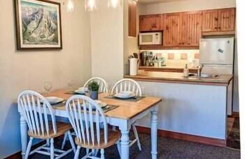 East Kootenay Apartamento | Ski or bike in/out - Pool - Hot Tub - Great Views