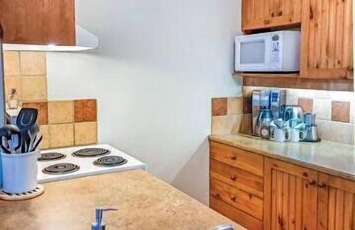 East Kootenay Apartamento | Ski or bike in/out - Pool - Hot Tub - Great Views