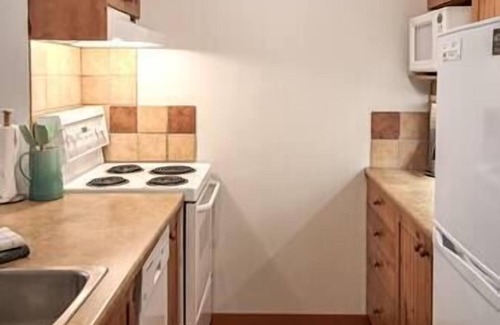 East Kootenay Apartamento | Ski or bike in/out - Pool - Hot Tub - Great Views