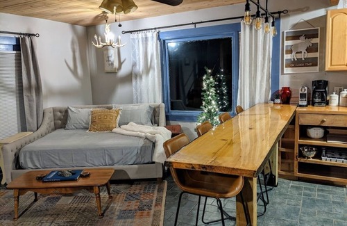 Jefferson Cabaña | The "Ski Patrol" Cottage at Applebrook - Direct Mountain Views!