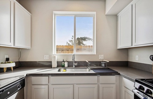 Northwest Reno Casa | Ski & Relax: Updated Townhome Near Downtown, Casinos & Board Games!