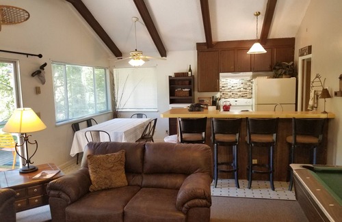 Castella Casa | Ski’s Cabin – Your Perfect Riverside Escape