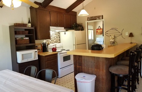 Castella Casa | Ski’s Cabin – Your Perfect Riverside Escape