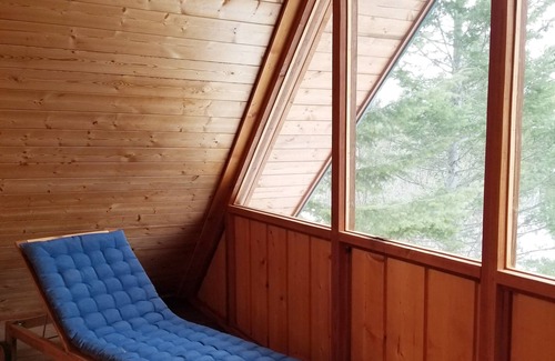 Mara Cabaña | Wild Rose Cabin ~ Glamping en las colinas de alerce! ¡10 min de pistas de esquí XC!