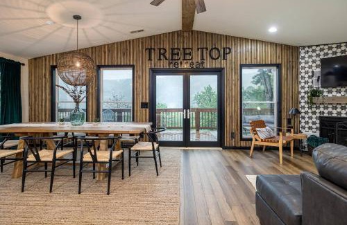 McGaheysville Casa | Ski Slope Views Hot Tub Pool & Best Resort Spot!