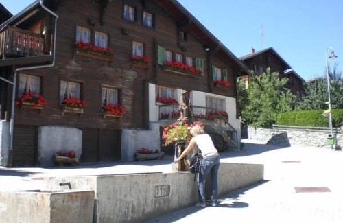Eischoll Apartamento | Panoramaausicht con balcón, restaurante, pistas de esquí y zona de recreo Eischoll
