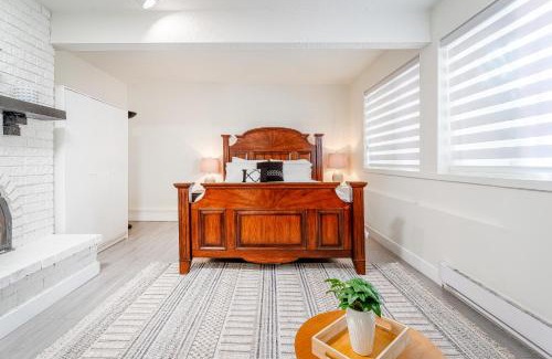 Canyon Heights Casa | Ski & Stay I Winter Retreat in North Vancouver