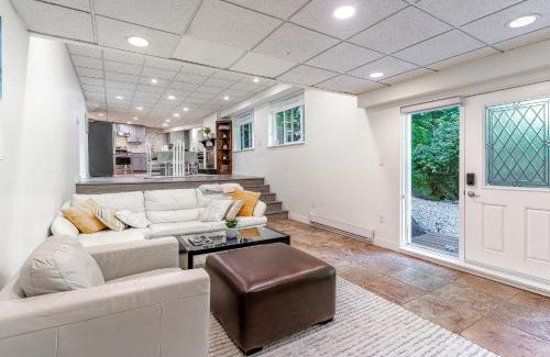 Canyon Heights Casa | Ski & Stay I Winter Retreat in North Vancouver