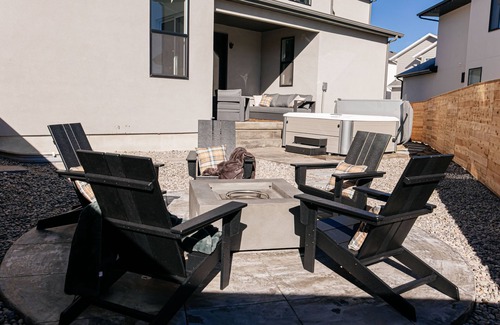 Park City Chalet De Esquí | Ski&Tee Mountain Chalet: modern retreat w/ golf simulator, hot tub, & game room