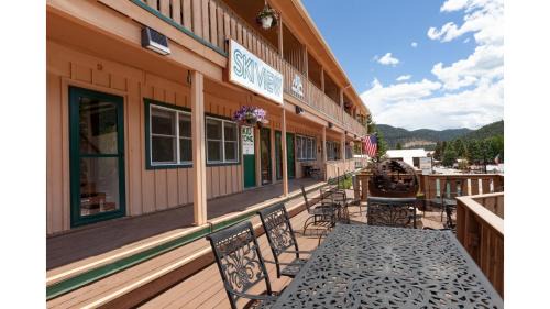 Red River Apartamento | Ski View 06 - Ski View 04 Columbine - On Main Street - WiFi - Cable - Fireplace - Trailer Parking In Back - Patio with Gas Gril
