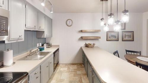 Red River Apartamento | Ski View 10 - On Main Street - WiFi - Cable - Fireplace - Trailer Parking In Back - Patio with Gas Grill