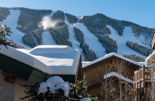 Warm Springs Casa | Ski Way Home Steps to the Warm Springs Lift