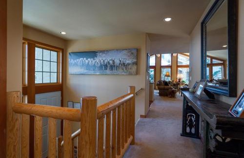 Warm Springs Casa | Ski Way Home Steps to the Warm Springs Lift