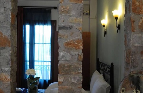 Troulos Casa | Skiathos Island Suites