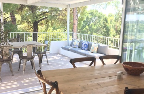 Kolios Villa | Amplia villa con piscina privada con vistas a la playa (2 minutos a pie)