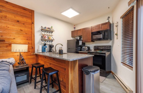 Hidden Valley Chalet De Esquí | Skier's Paradise: Pet-Friendly, Easy Walk to Main Lift, 4 Beds