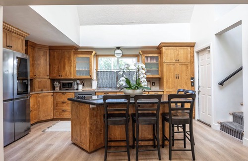 Holladay Casa | Skiers private retreat- sauna, fireplaces, hot tub