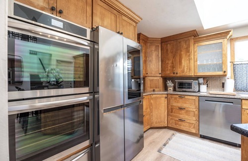 Holladay Casa | Skiers private retreat- sauna, fireplaces, hot tub