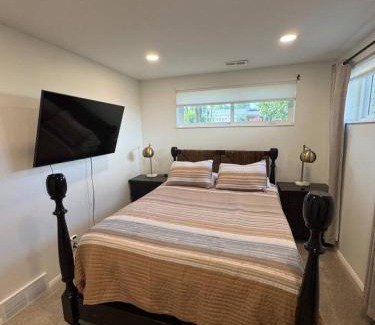 Holladay Casa | Skiing, 2 Kitchens, 2 Units in 1, 80in TVs, WD, 2 Backyards