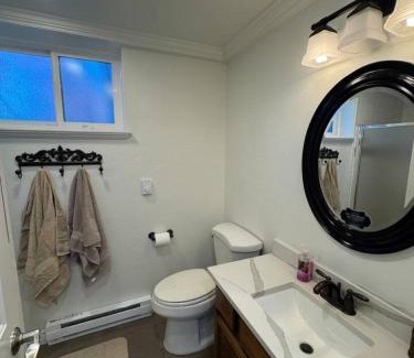 Holladay Casa | Skiing, 2 Kitchens, 2 Units in 1, 80in TVs, WD, 2 Backyards