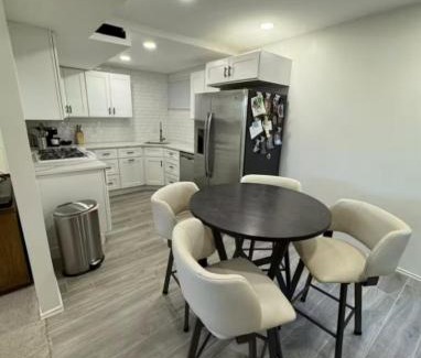 Holladay Casa | Skiing, Stocked Kitchen, 80in TV, Backyard, WD