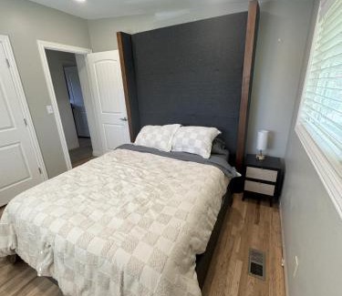 Holladay Casa | Skiing, Stocked Kitchen, 80in TV, Backyard, WD