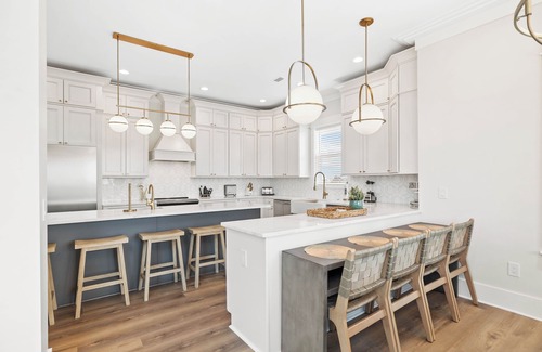 Port St. Joe Casa | Skinny Legs: Stunning 10 BR Beachfront Home- Priv. Pool, Arcade Games, Sleeps 32
