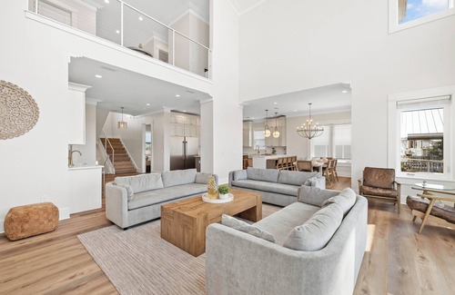 Port St. Joe Casa | Skinny Legs: Stunning 10 BR Beachfront Home- Priv. Pool, Arcade Games, Sleeps 32