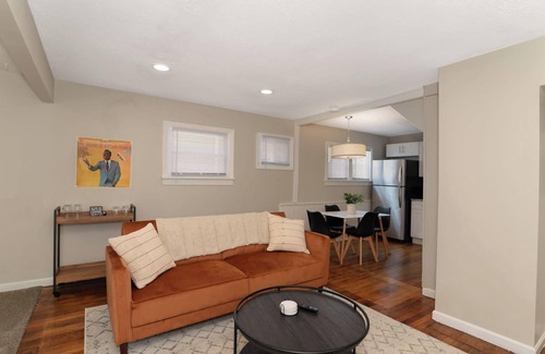 Brook Park Casa | Modern & Cozy 2BR Home – Elevate Your Stay!