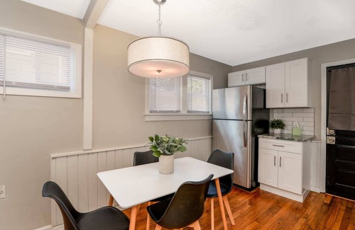 Brook Park Casa | Modern & Cozy 2BR Home – Elevate Your Stay!