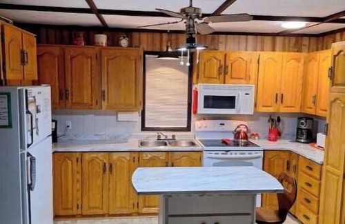 Point Leamington Cabaña | Skipper's View Cottage by the Sea - Pet Friendly!