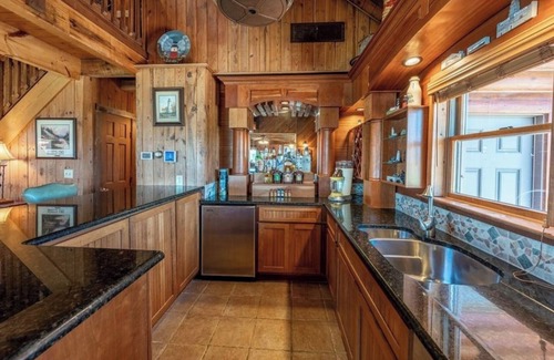 Put-in-Bay Casa | Skipper’s Pine Haven Lakefront