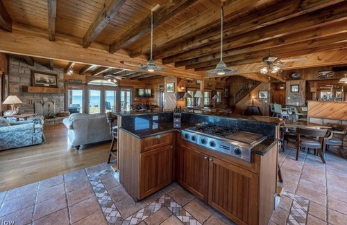 Put-in-Bay Casa | Skipper’s Pine Haven Lakefront