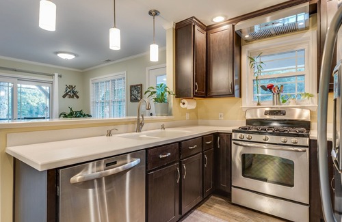 Butler Casa | Skipping Stones Getaway - Watauga Lake Dock & Hot Tub, Summer Fun Awaits