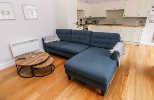 St Ishmaels Cabaña | SKOMER COTTAGE, pet friendly, with a garden in Milford Haven