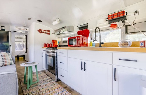 Elton Casa | Skoolie New River Gorge - Big Blue