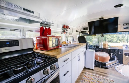 Elton Casa | Skoolie New River Gorge - Big Blue