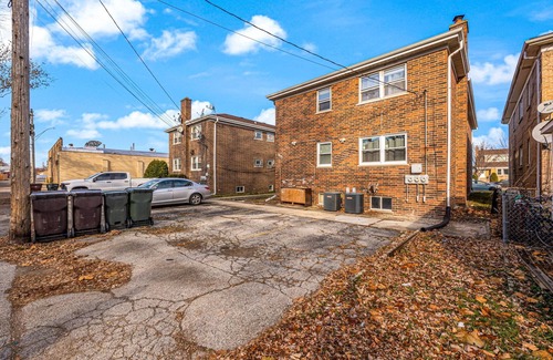Skokie Condominio | Sky - 3BR, 2BA Unit