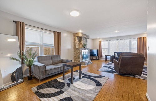 Skokie Condominio | Sky - 3BR, 2BA Unit