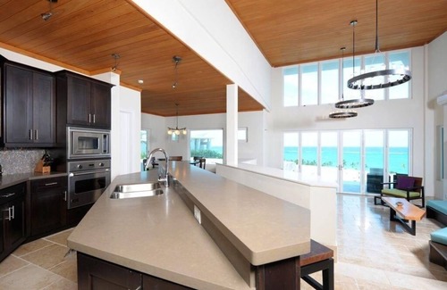 Governor's Harbour Casa | Sky Beach Club Villa Waterfall 2 4 Bedroom Home