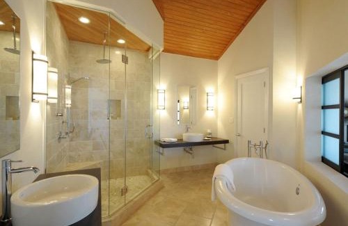 Governor's Harbour Casa | Sky Beach Club Bungalow cabin