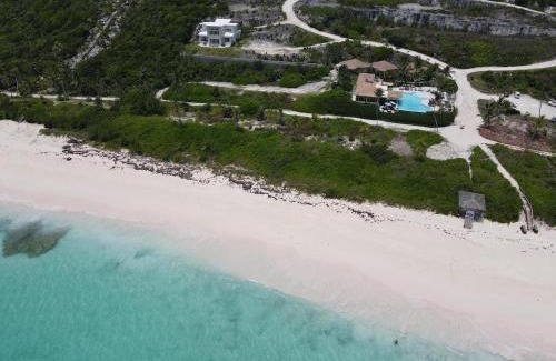 Governor's Harbour Villa | Sky Beach Club Split - Contemporary Beach Villa In Boutique Club villa