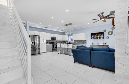 Key Largo Casa | Sky Blue 2 Story Home in the Beautiful Florida Keys