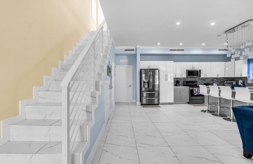 Key Largo Casa | Sky Blue 2 Story Home in the Beautiful Florida Keys