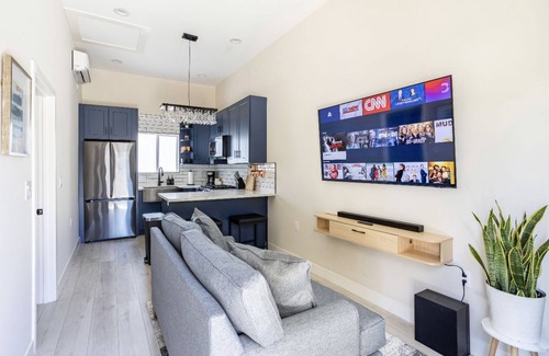 Encino Cabaña | Sky Cottage: 1 bedroom home by hospitals, Hollywood, & Los Angeles